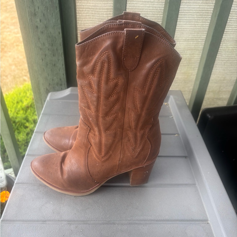 Brown Western-Style Boots